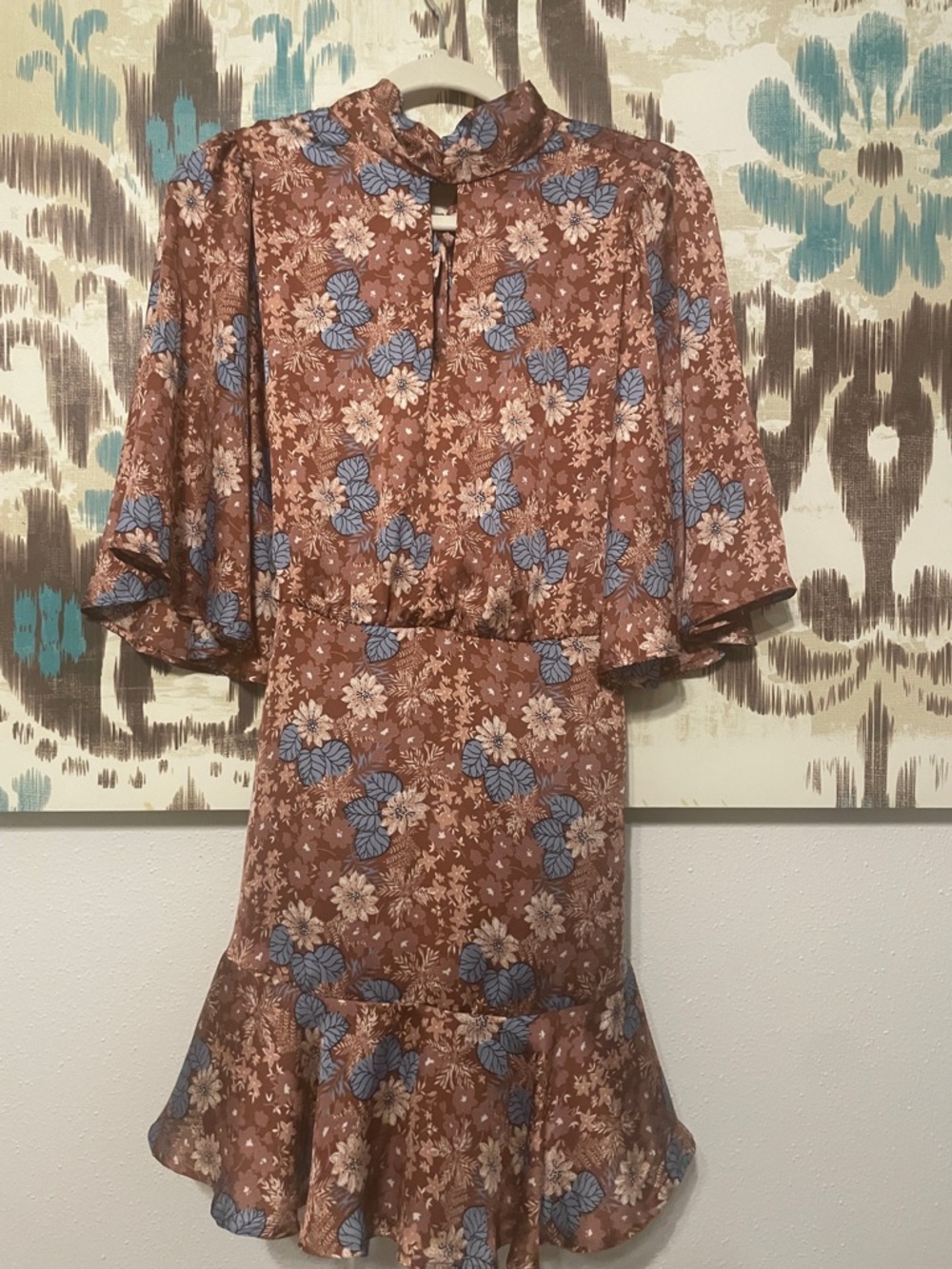 NWT- Vici Satin Foster Keyhole with light blue, navy, cream, rust florals. - Picture 4 of 7